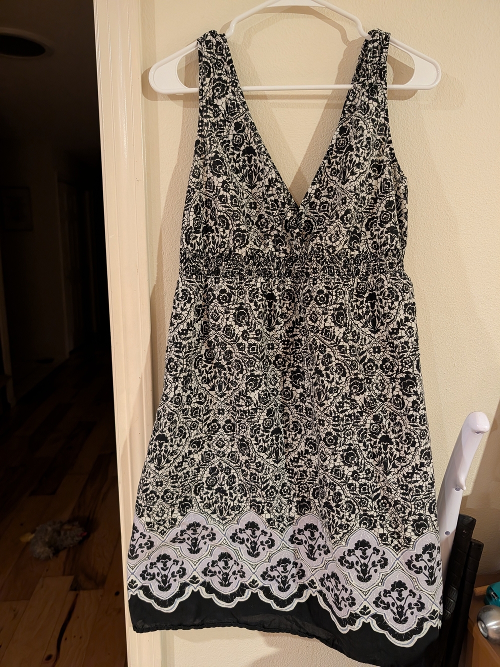 Sonoma Black and White Sleeveless V-Neck Printed Dress, Size M, 100% Cotton